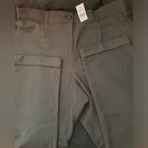 ☀️Size large NWT Loft army green colored pant☀️